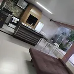 Espaço único com churrasqueira